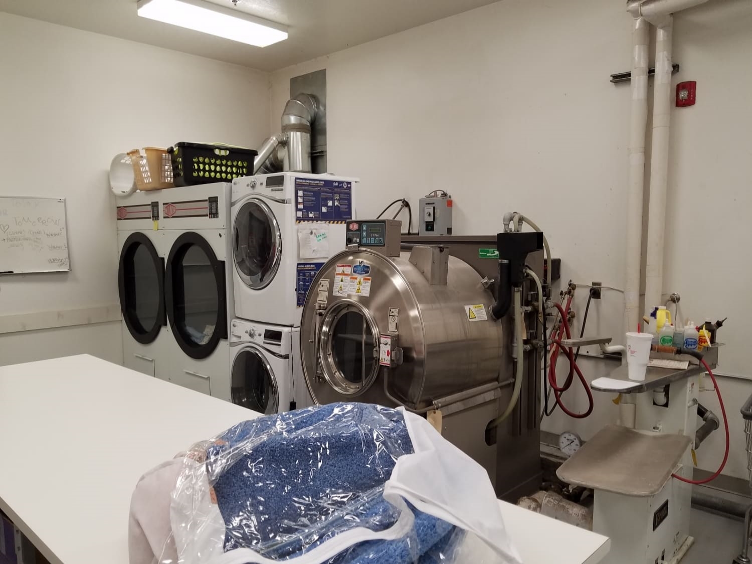 chuyen-nhan-giat-do-gia-re-binh-thanh